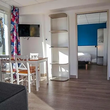 Le Pavillon Du *