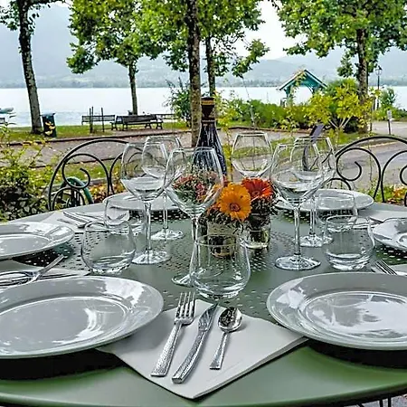 Le Pavillon Du *